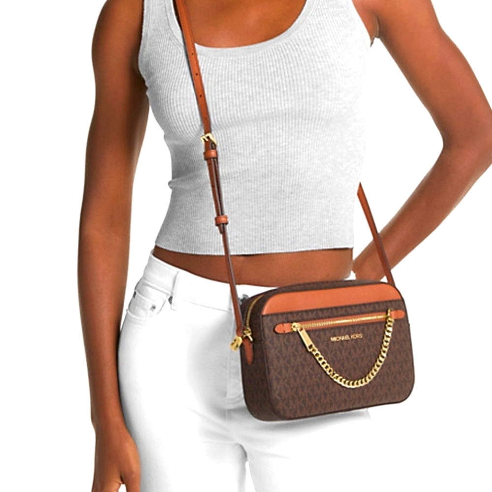 Jet Set Large Logo Crossbody BagMichael kors Brand New and Authentic.